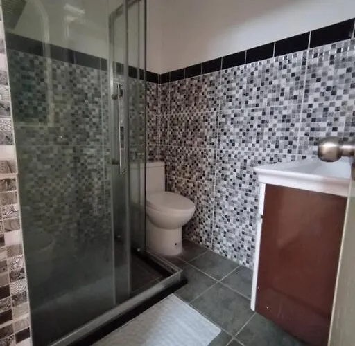4-5br In Paranaque For Staycation Apartamento
