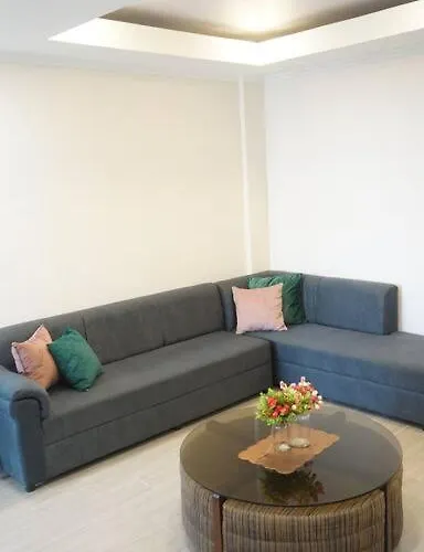 4-5br In Paranaque For Staycation Apartamento