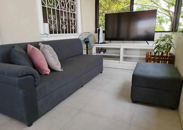 Apartamento 4-5br In Paranaque For Staycation *